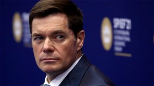 EU-sancties: Russische oligarch Mordasjov stapt op bij grootste touroperator van Europa