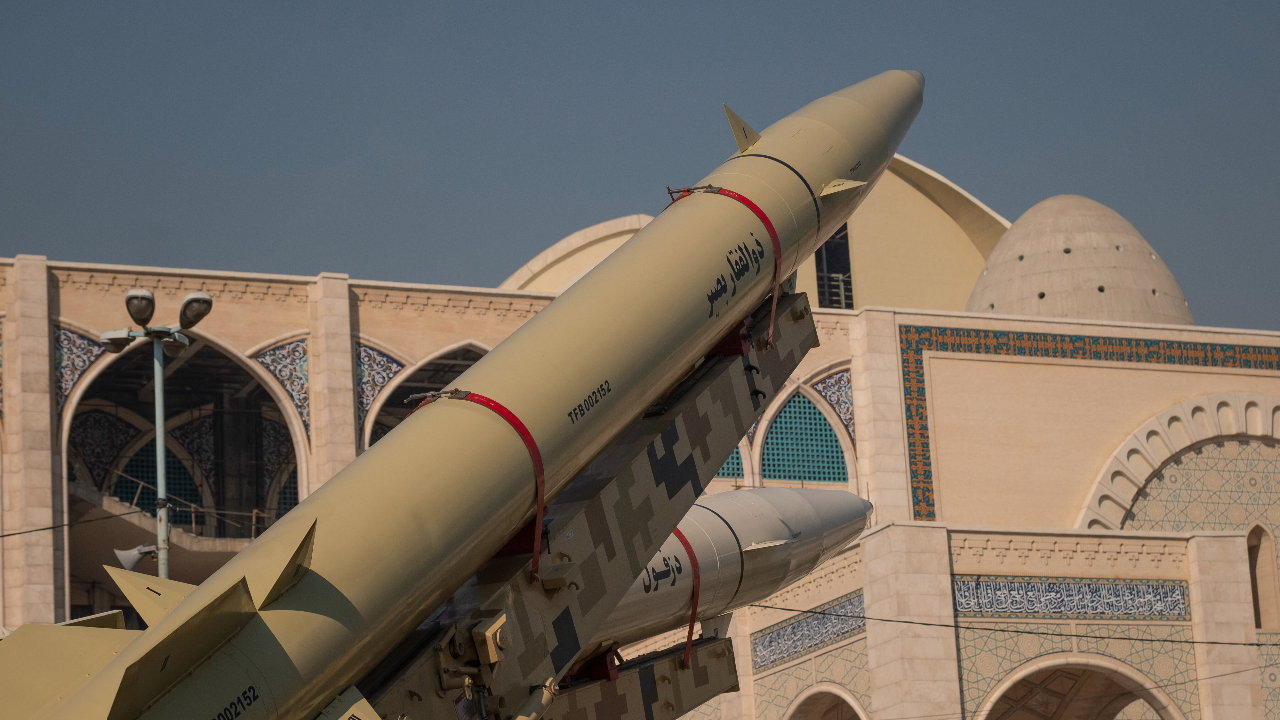 Iran daagt Verenigde Staten uit met nieuwe Qasem Basir-raket