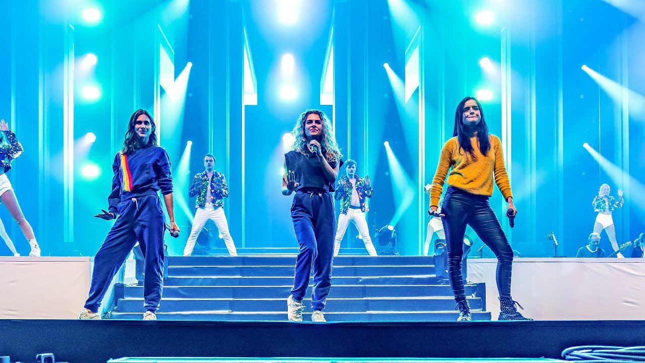 'K3, een nieuw begin' volgt vanaf zaterdag de eerste dagen van Julia als K3'tje Newsmonkey