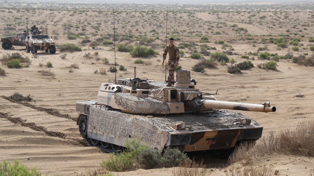 Franse Leclerc-tanks leiden NAVO-oefening voor gevechtsgereedheid in Roemenië