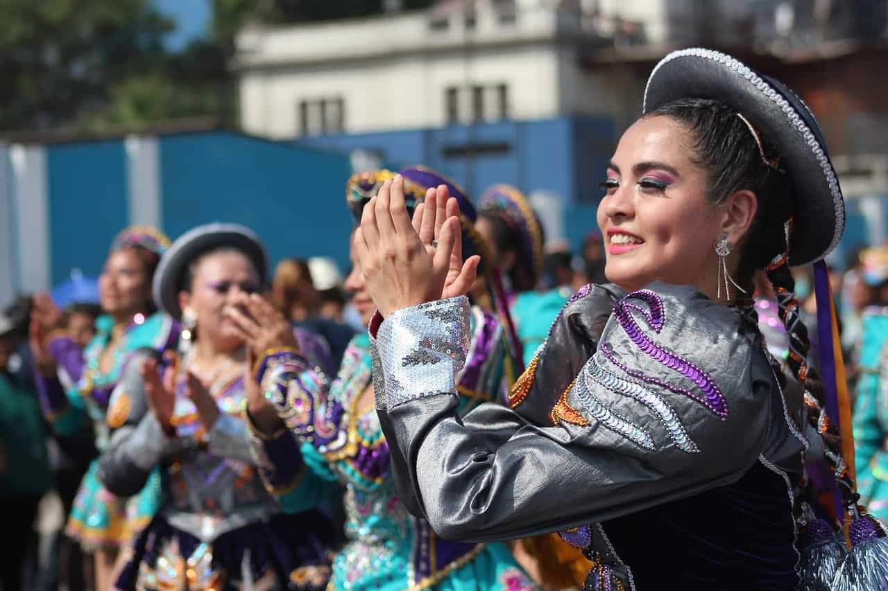 Vrouwen dansen in traditionele klederdracht in de Peruviaanse hoofdstad Lima, een van de meest innovatieve steden ter wereld.