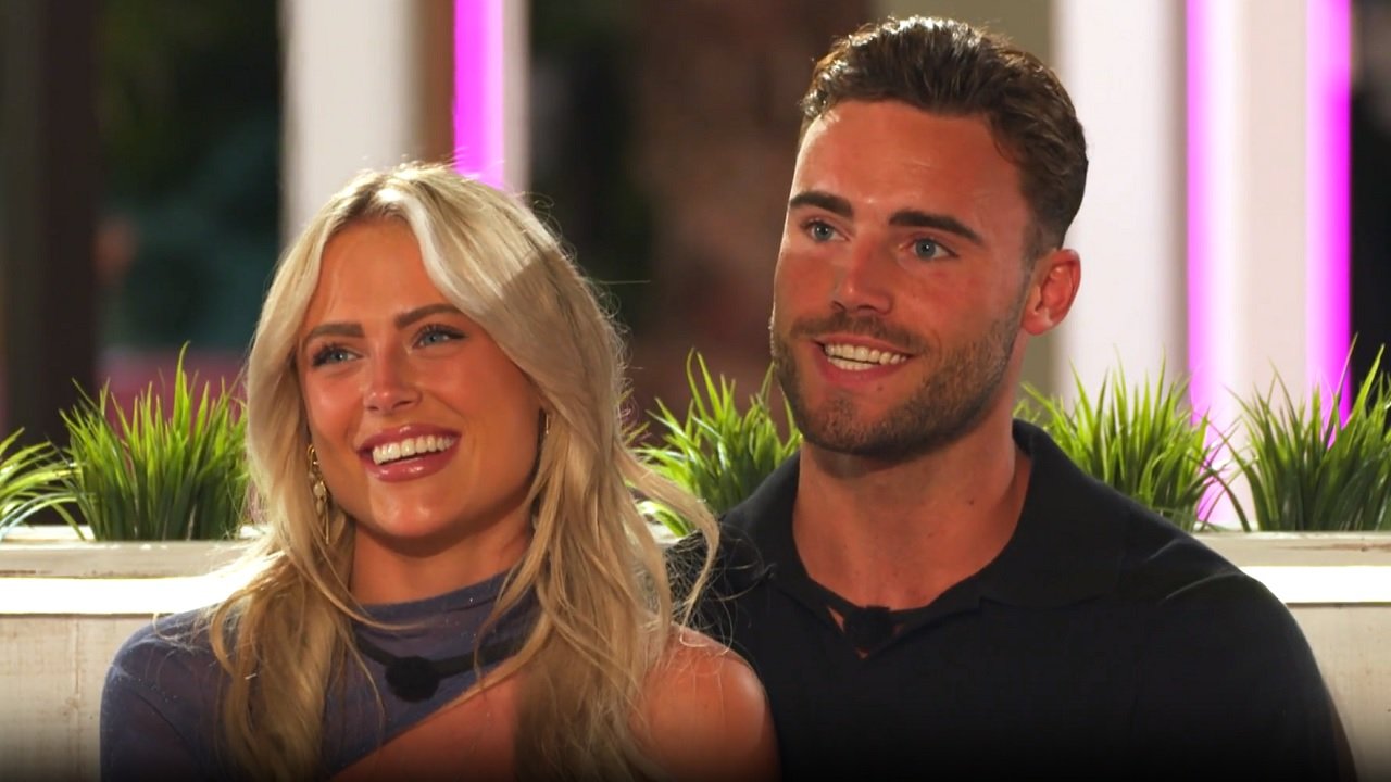 ‘Love Island’: Hoe gaat het nu tussen Job en Nathalia? - Newsmonkey