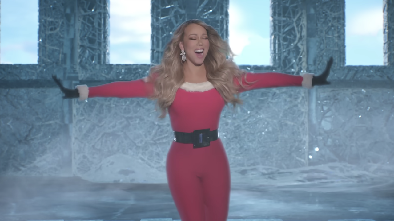 Halloween is voorbij dus Mariah Carey maakt zich in ludieke video klaar ...