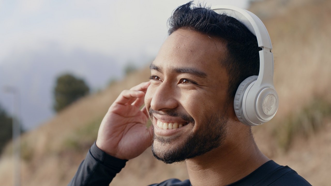 Spotify работает над системой, позволяющей продолжать слушать музыку в автономном режиме
