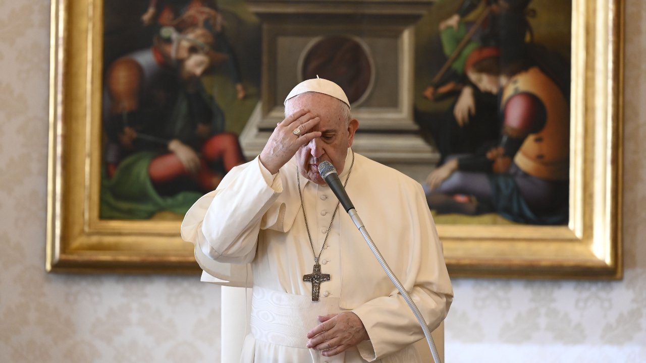 Paus Franciscus moedigt jonge ondernemers aan