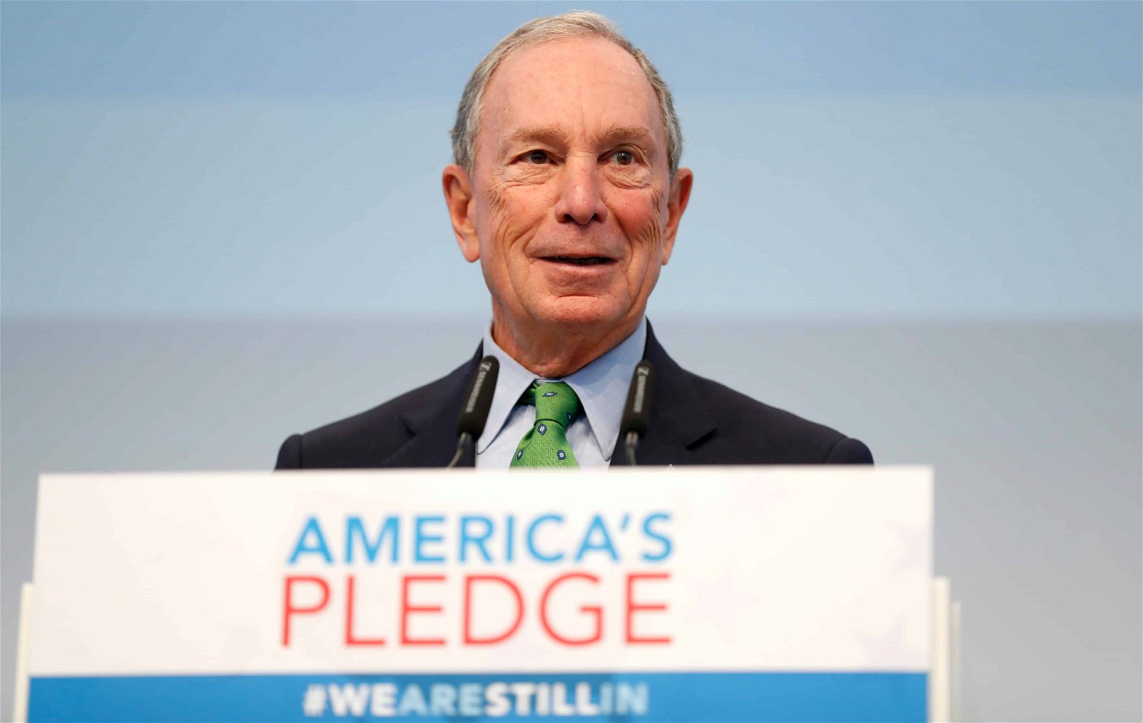 Michael Bloomberg spreekt het publiek toe.