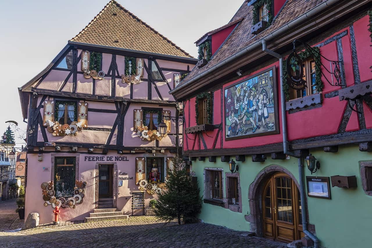 Kleurrijke huizen in Riquewihr, een van de mooiste dorpen van Frankrijk.