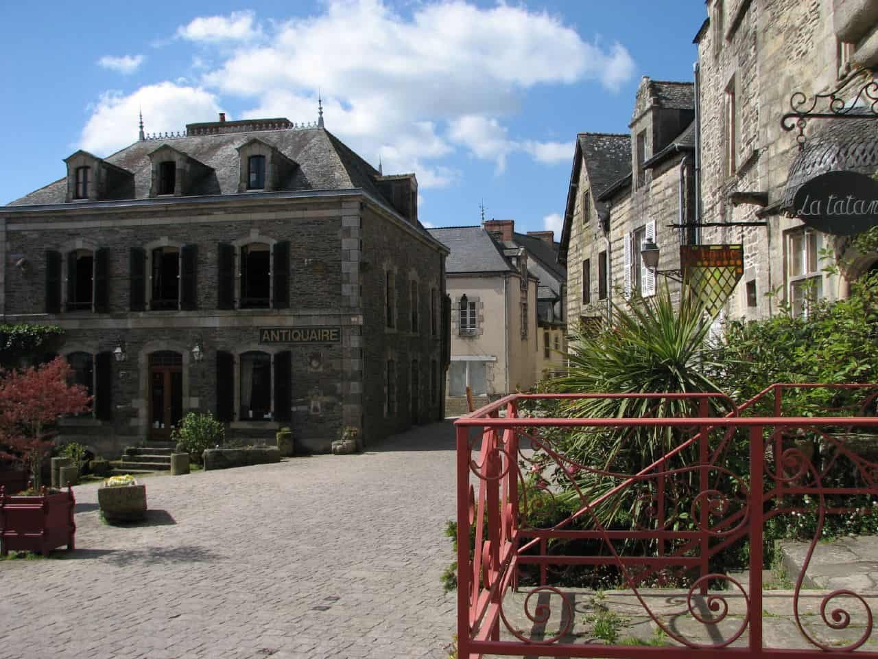 Een plein in Rochefort-en-Terre