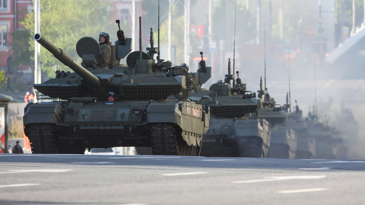 Business AM: Russia Stockpiles Equipment for Large Offensive