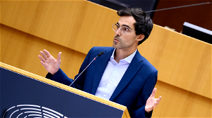 Spreek straks Kristof Calvo (Groen) aan als “ridder Calvo”