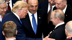 Uit het Kremlin gelekte documenten moeten aantonen dat Poetin Trump aan de macht wou brengen