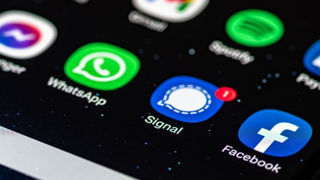 Signal WhatsApp app