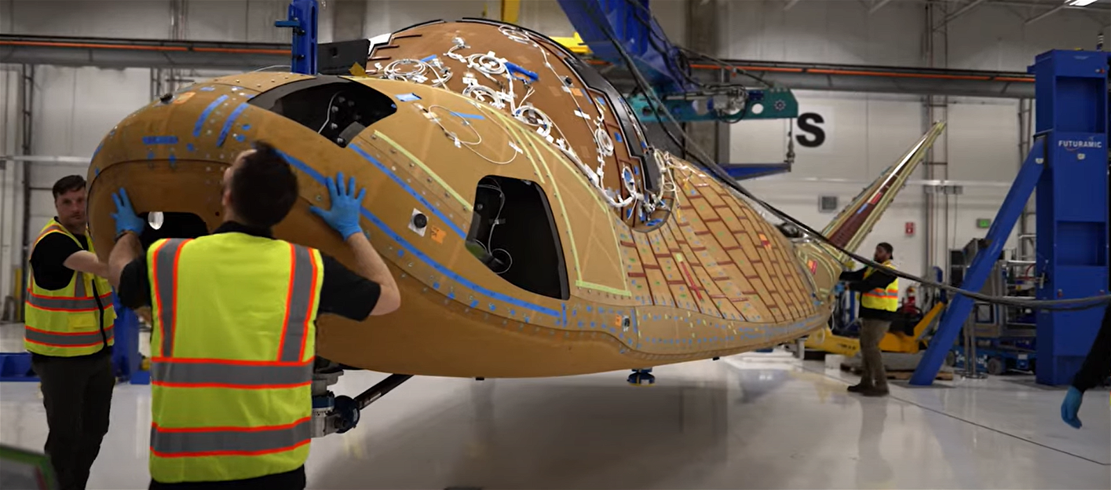 This spaceship can land like an airplane when it returns
