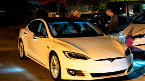 storting gips vaardigheid Oude Tesla-batterijen helpen pieken en dalen in de  elektriciteitsvoorziening op te vangen - Business AM