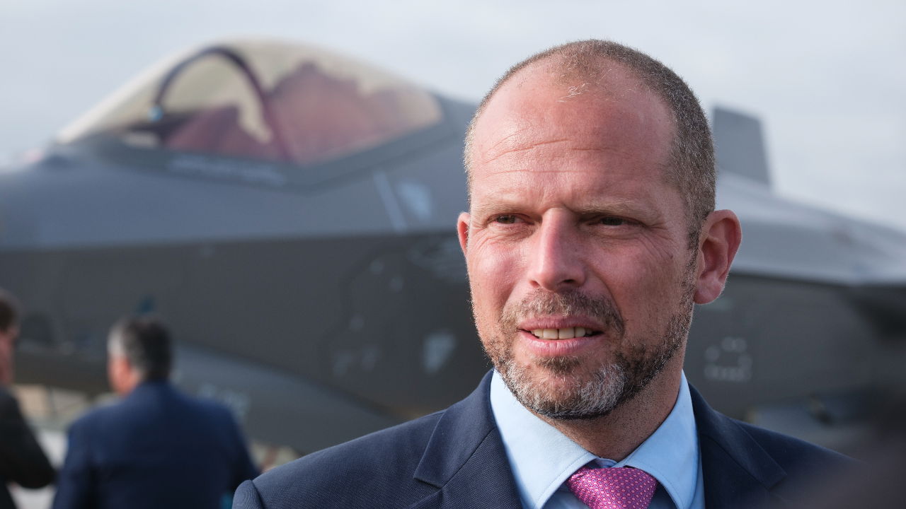 Minister Theo Francken (N-VA) heeft plan klaar om drones boven ons land op te sporen en uit de lucht te halen