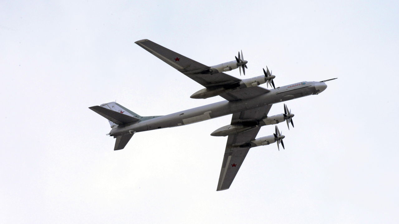Wiking: Avion Russie R11 Lagg-5, Peint, Échelle 1:200 (N°5 GK22