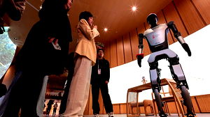 Chinese Walker S2: De humanoïde robot die zichzelf van stroom voorziet