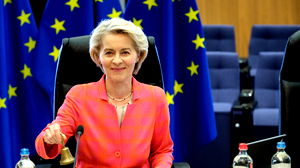 Europees Parlement houdt historische vertrouwensstemming tegen Ursula von der Leyen