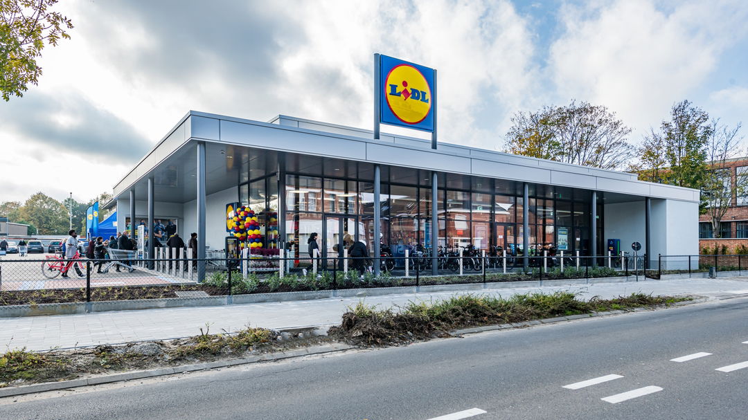 Lidl taglia i prezzi su centinaia di prodotti essenziali