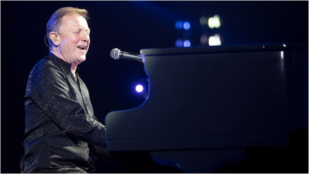 Zanger John Miles gestorven: Twitter rouwt om 'Mister Night of the Proms'