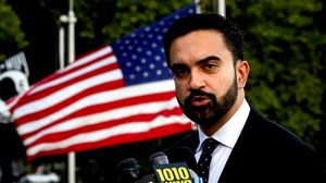 Linkse kandidaat Zohran Mamdani verrast in Democratische voorverkiezingen voor burgemeesterschap in New York