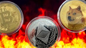 Cryptomarkt in het rood: Bitcoinprijs duikt even onder de 43.000 dollar