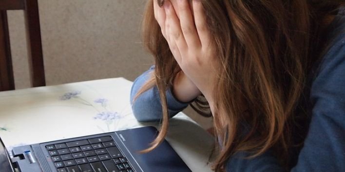bullying girl cry computer sad