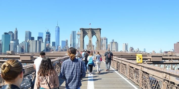 NY Brooklyn bridge people walking