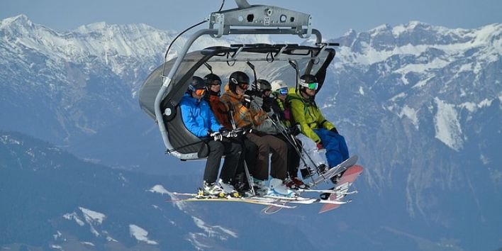 ski-lift-mountain snow