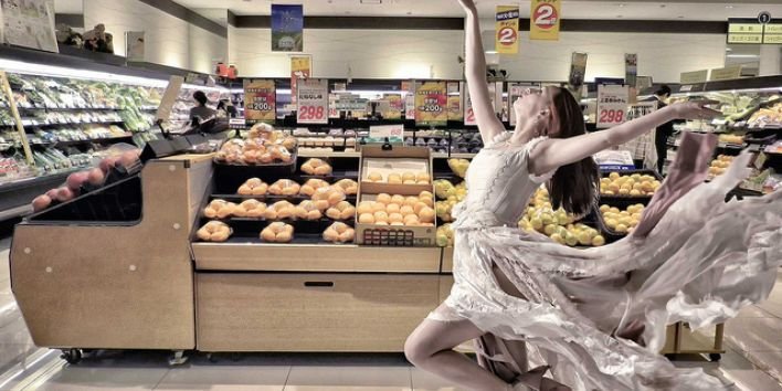 supermarket girl dancing