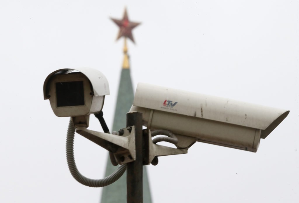 Een bewakingscamera nabij het Kremlin in Moskou