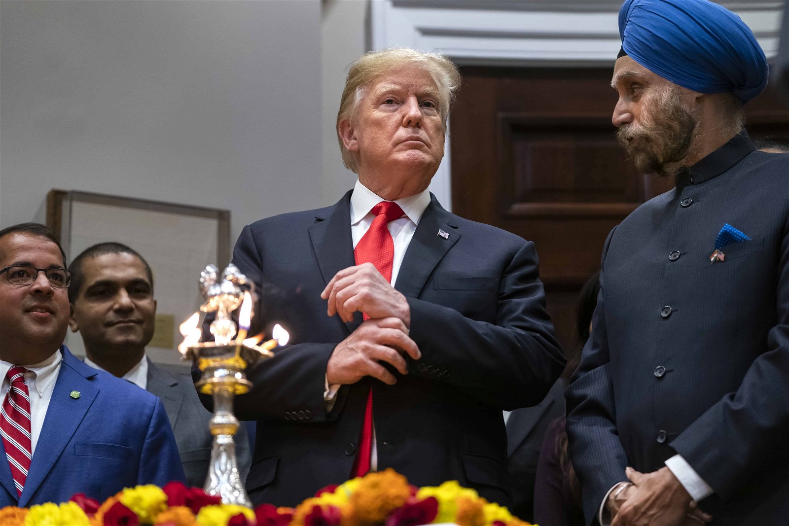 De Amerikaanse president Donald Trump neemt deel aan een ceremonie in India.