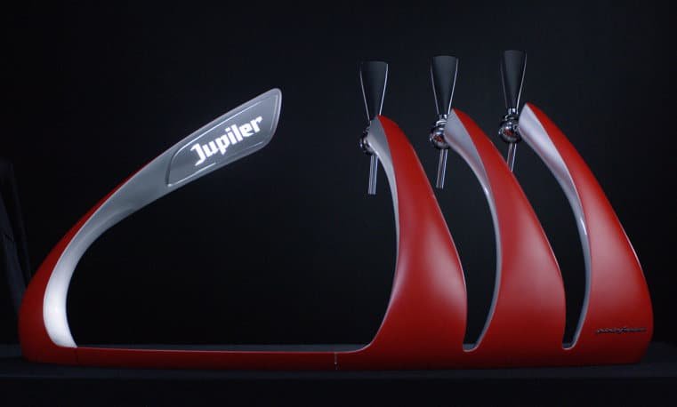 Een unieke tapkraan in de vorm van het logo van Jupiler ontwikkeld door een designhuis.
