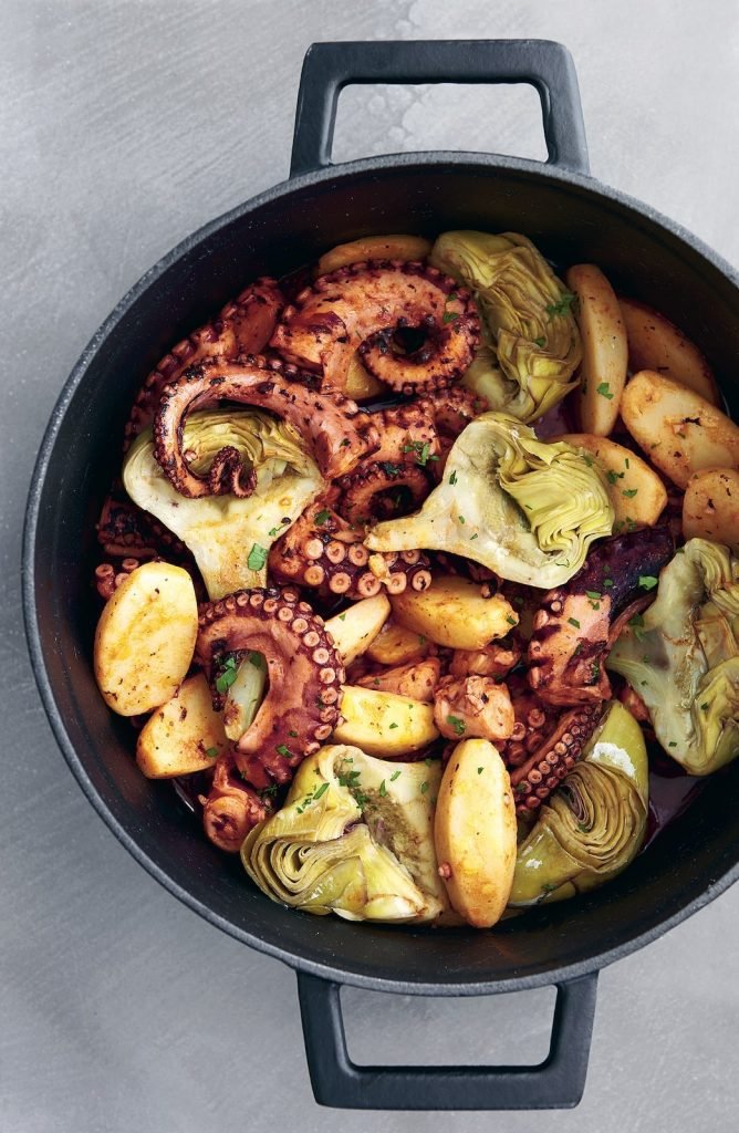 Gestoofde octopus met artisjok en aardappels