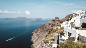 Logeertip op Santorini: geniet van het panoramische uitzicht in deze private luxevilla’s