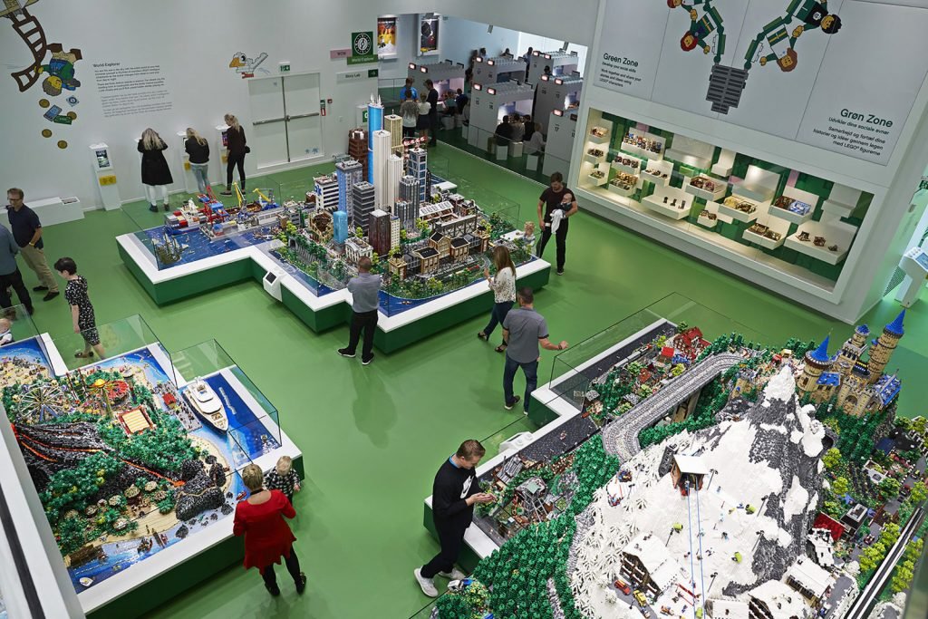Het LEGO House in Billund, Denemarken
