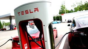 Zelfrijdende technologie Tesla schrikt kopers af