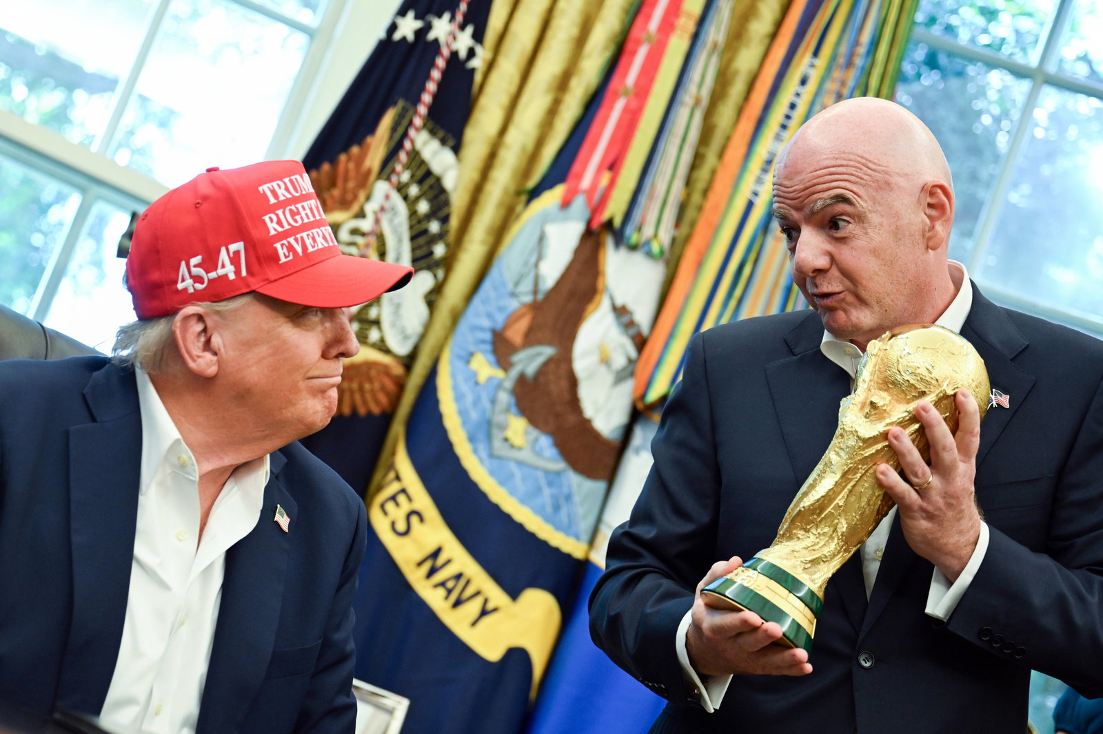 Trump Geeft Voorrang Aan FIFA voorzitter Tijdens Spanningen In Noord 