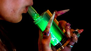 “Zombiesigaretten” in Japan: Overheid grijpt in tegen dodelijke vapingtrend met etomidaatverbod